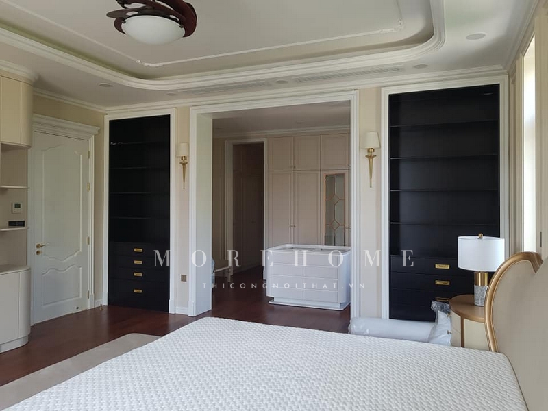 Chúng tôi sẽ thi công một cửa cánh gỗ tự nhiên màu trắng tân cổ điển để đảo bảo sự riêng tư và thẩm mỹ cho không gian.